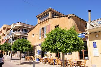 a b: Cafe Parisien in Arta