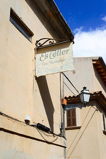 a b: 15 Restaurant Es Celler