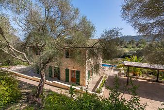 Finca Son Capellet: Carport