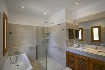 Finca Casa Ses Anyanes: Bad Ensuite zum Schlafzimmer 1