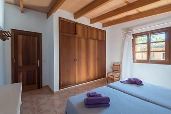 Finca Tia: Schlafzimmer mit Einbauschrank