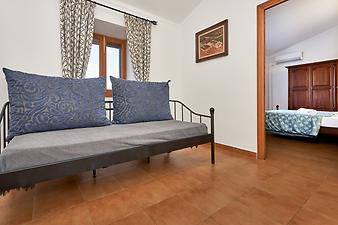 Finca Can Barret: Vorraum mit Sofa von Schlafzimmer 4